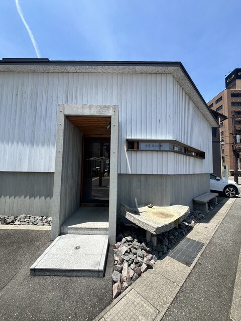 白い外観