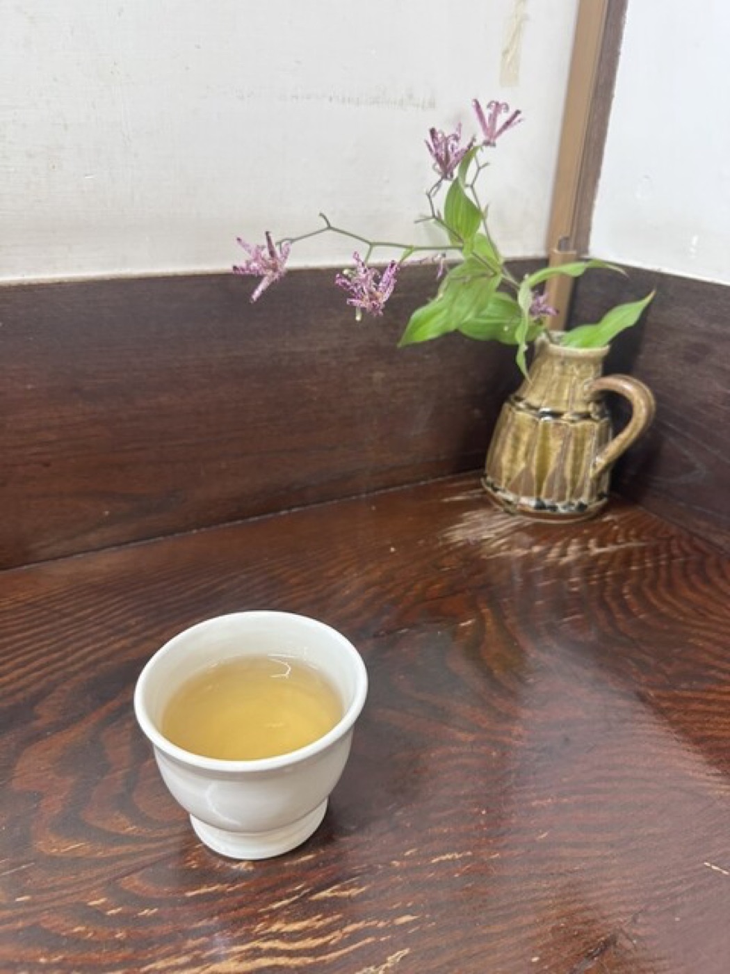一輪挿しとそば茶