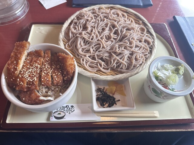 ざる蕎麦とソースカツ丼のセット