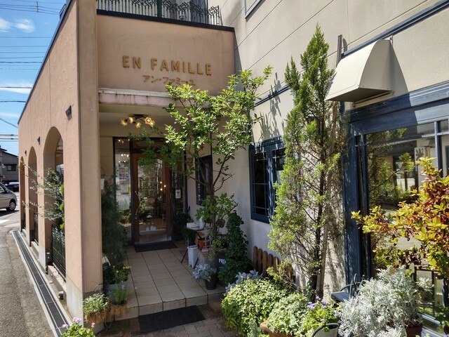 アン・ファミーユの店先