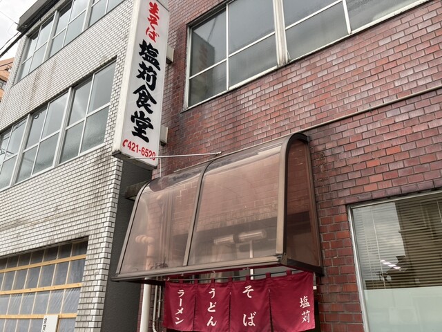 赤いのれんの入口