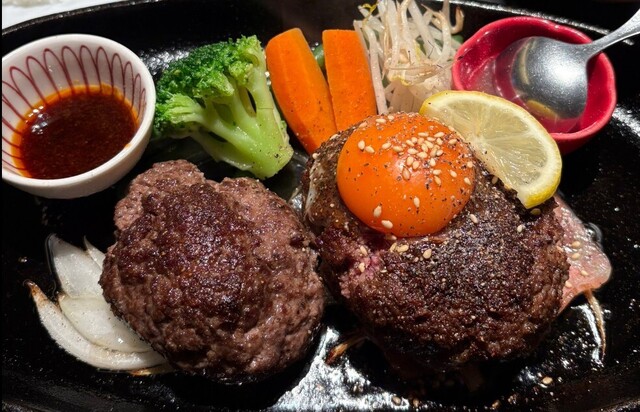 鉄板のハンバーグ